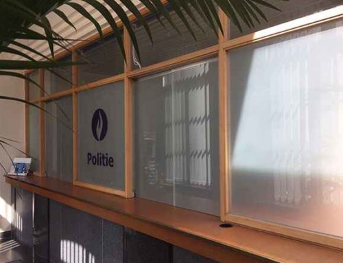 Raambelettering Loket Politie Huldenberg